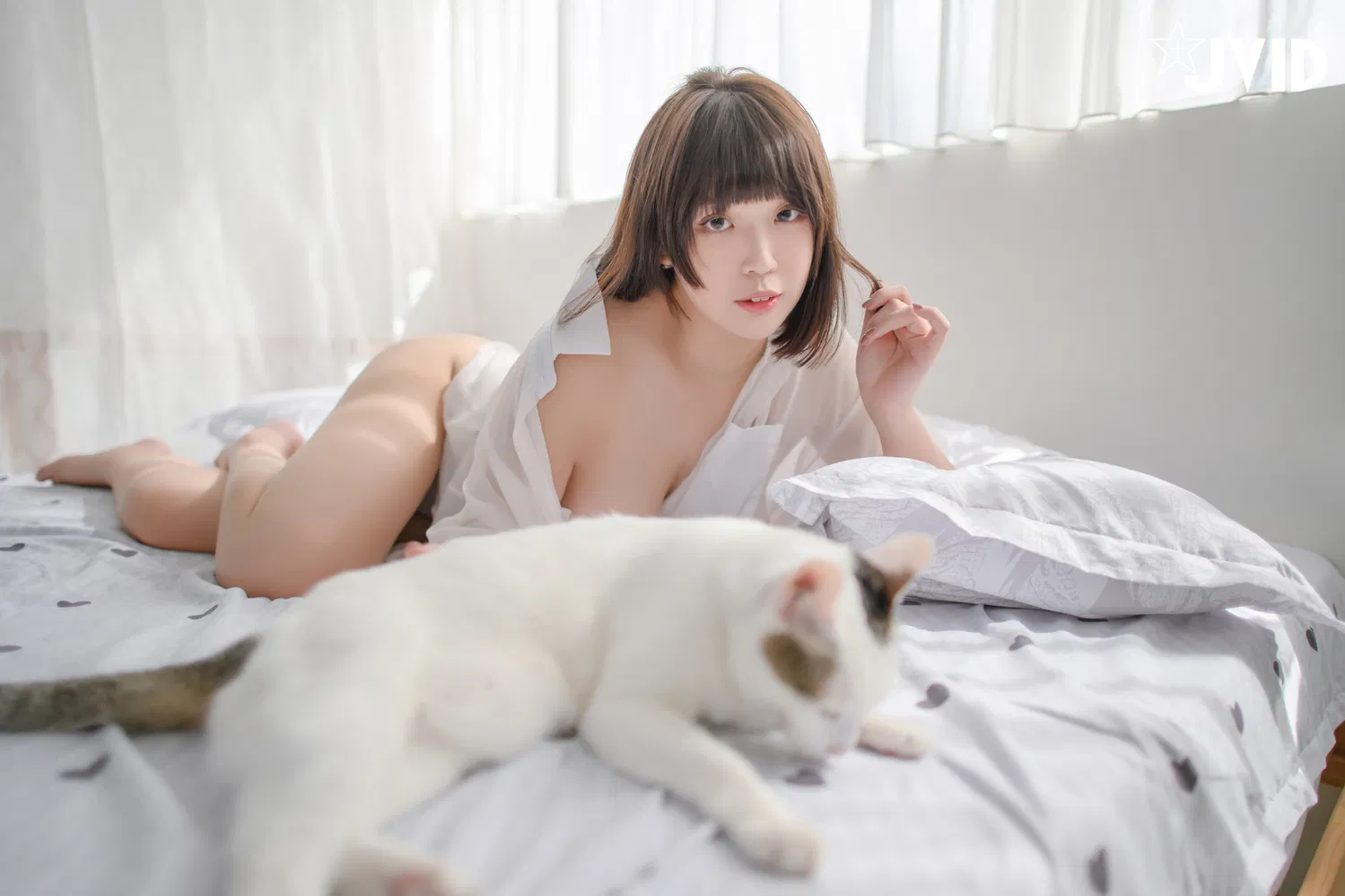 [JVID] Ruru茹茹 - 【H級豪巨乳】寄宿家中的前同事－茹茹，一早醒來就衣衫不整！豪乳在眼前晃的我頭好暈啊～～～