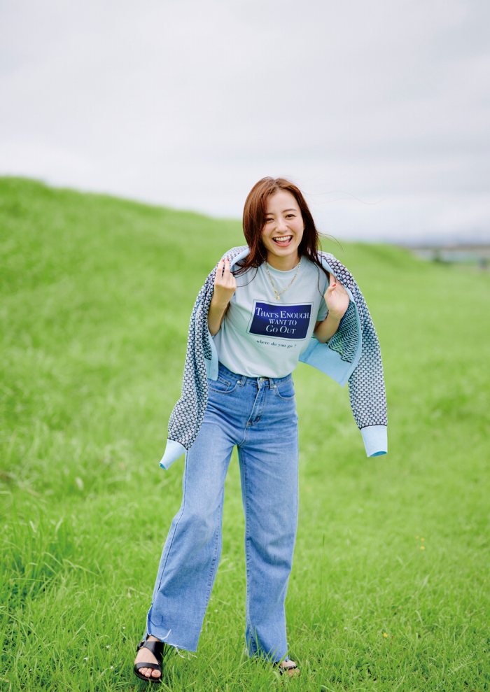 高田里穂 スタイル抜群な水着グラビア画像！