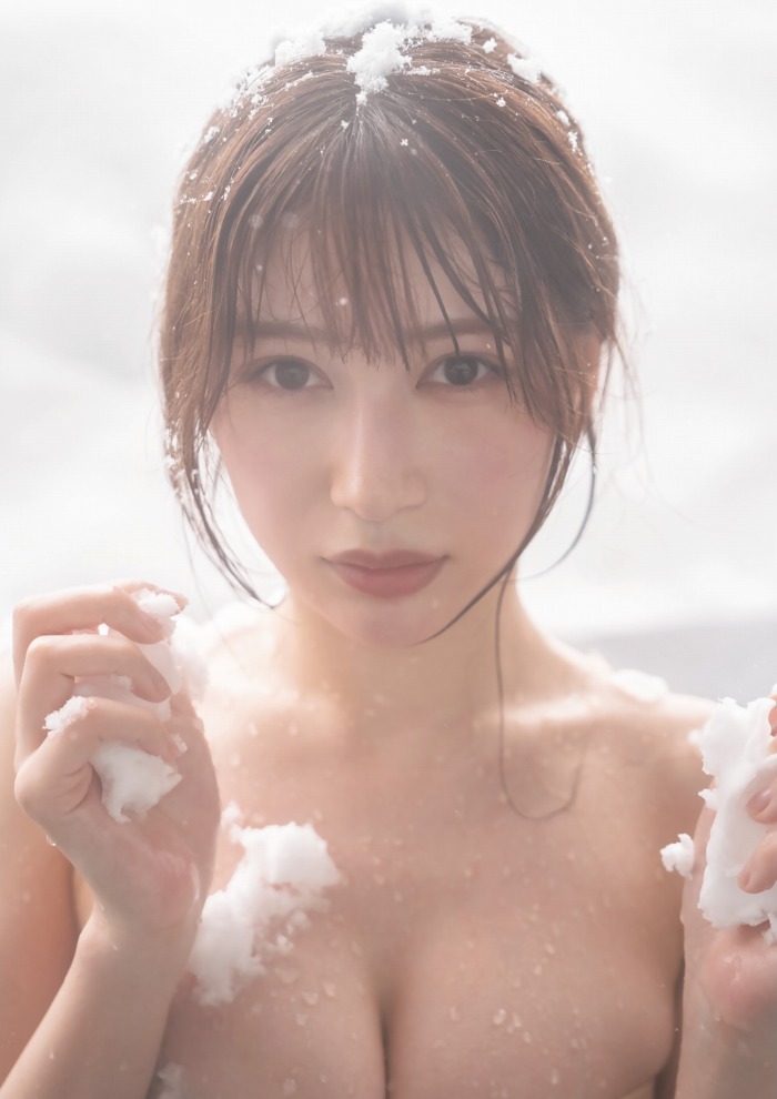 雪平莉左 グラマラス美女の水着グラビア画像！