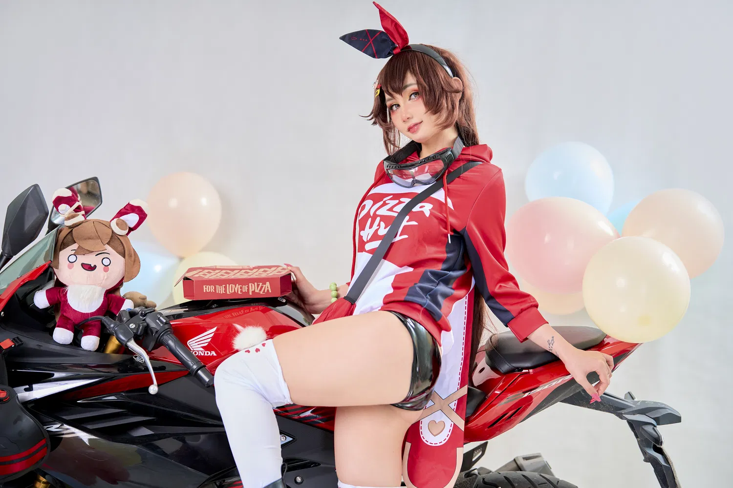 [Cosplay] Joyce Lin - Amber Pizza Genshin Impact