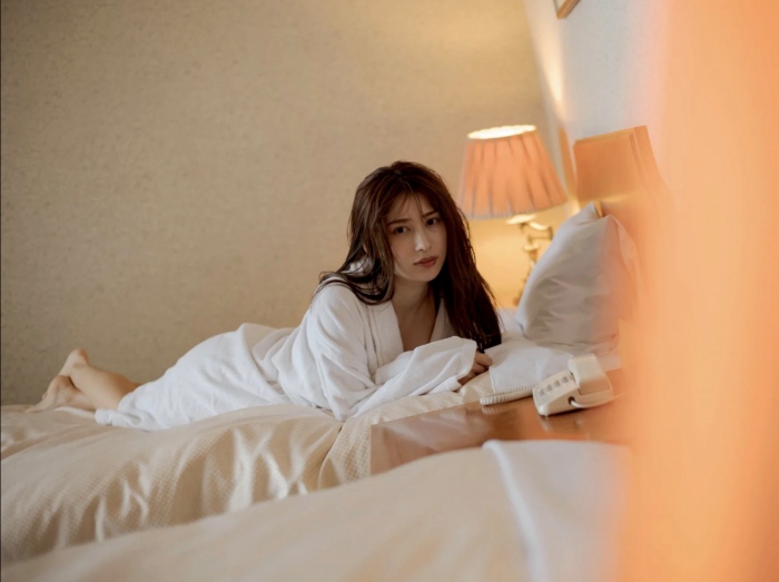 雪平莉左 グラマラス美女の水着グラビア画像！