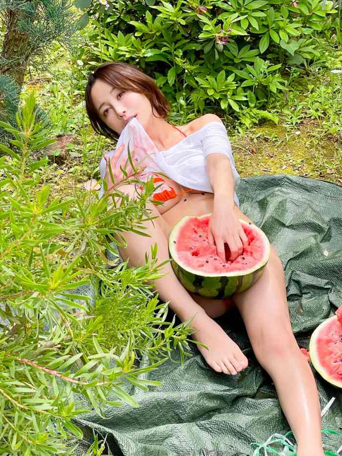 いくみ 際どいヌード＆ランジェリー画像ほか！