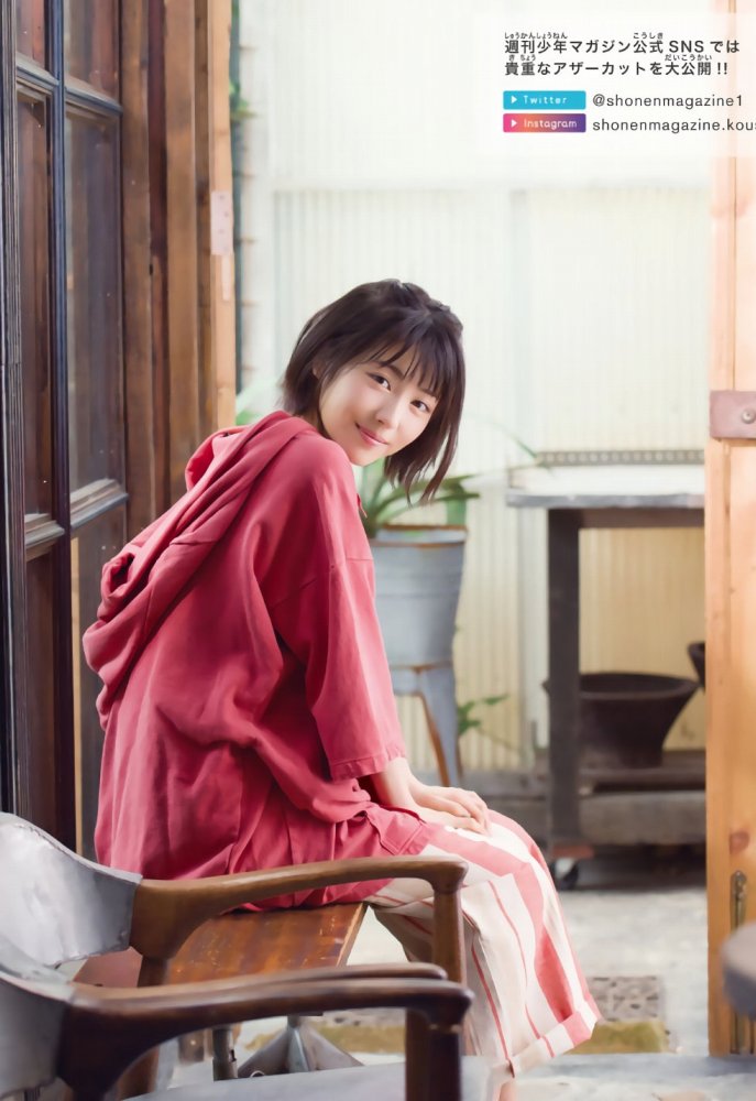 浜辺美波 鬼かわな水着＆浴衣グラビア画像！