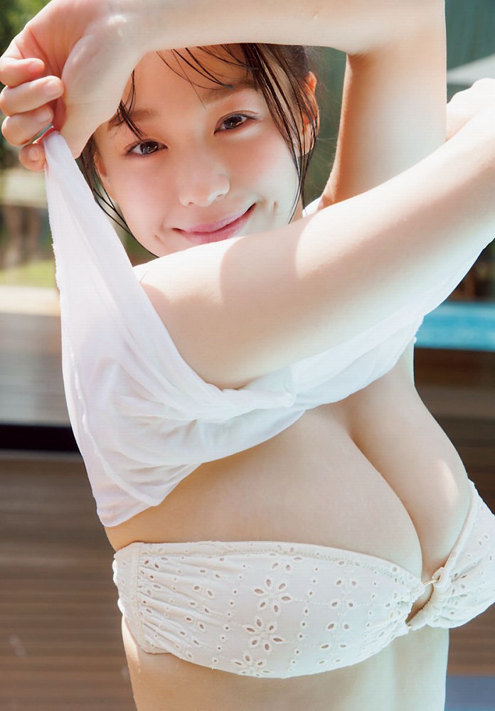 髙野真央 Gカップボインの水着グラビア画像！