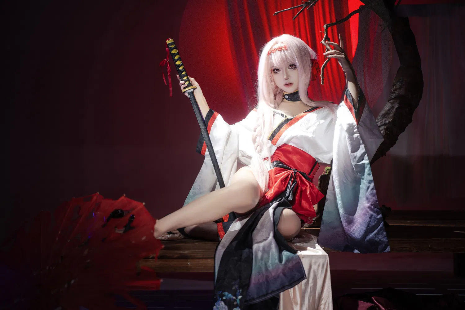 [Cosplay] 矢量鱼 Nikke胜利女神 暗莲