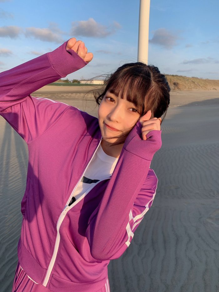 黒嵜菜々子 ふわふわボインの水着グラビア画像！