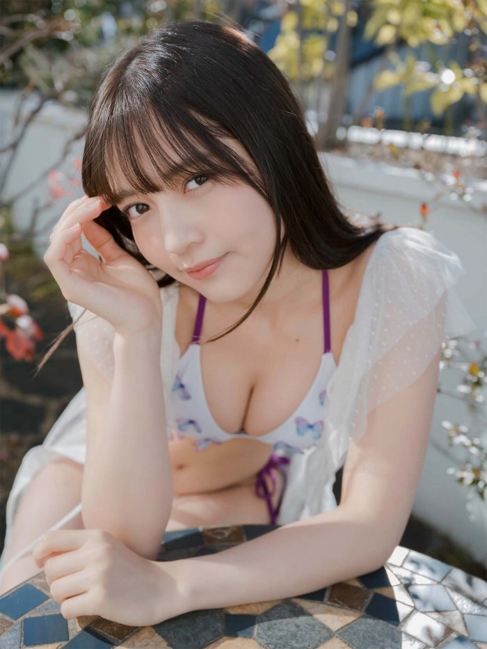 黒嵜菜々子 ふわふわボインの水着グラビア画像！