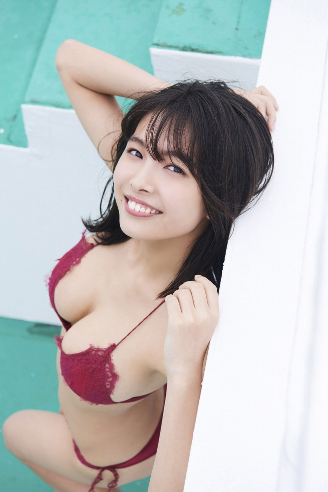 寺本莉緒 Gカップおっぱいの水着グラビア画像！