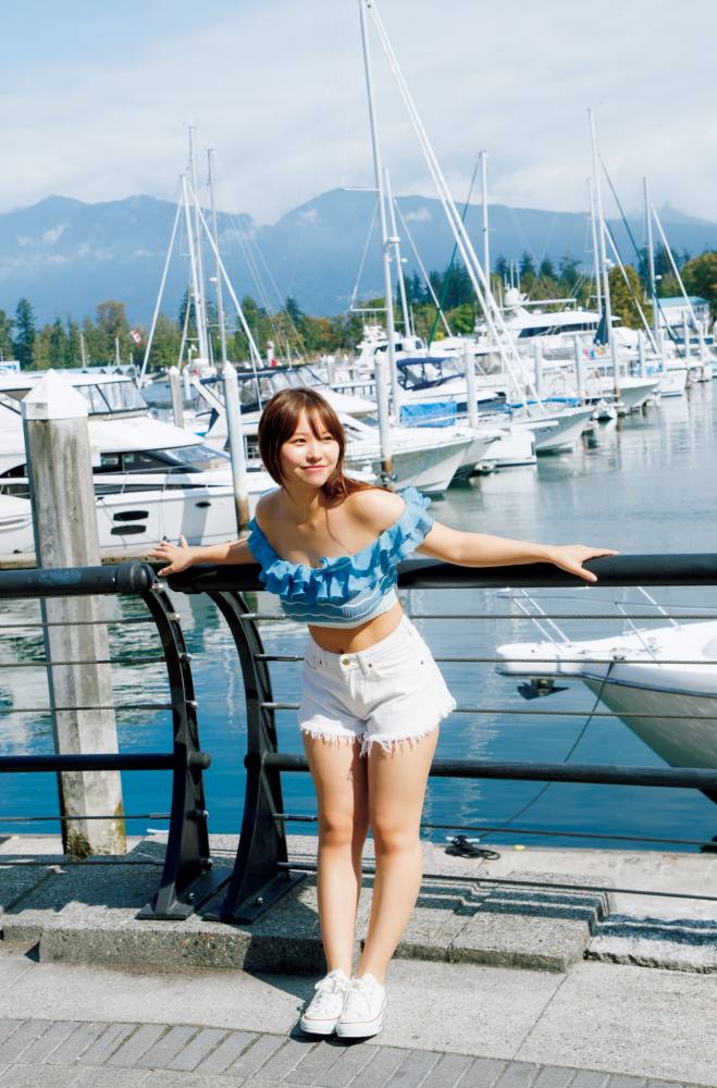 本郷柚巴 まぶしいボインの水着グラビア画像！