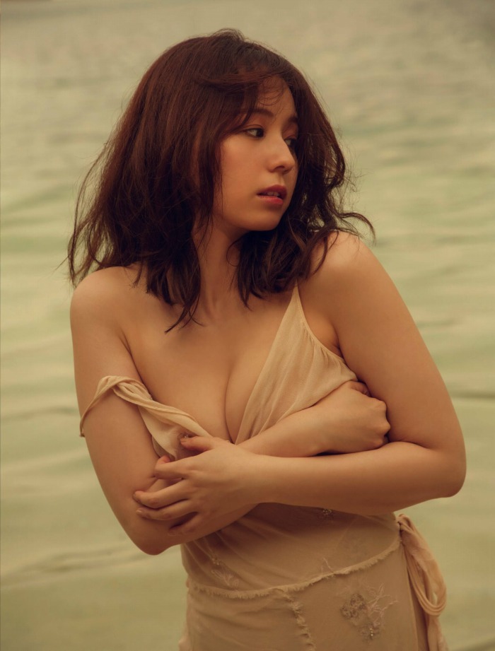 小池里奈 美尻でキュートな水着グラビア画像！