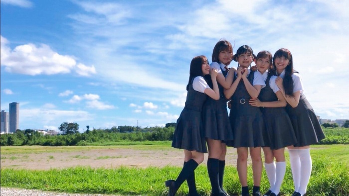 青山なぎさ 激かわな生脚＆タンクトップ画像！