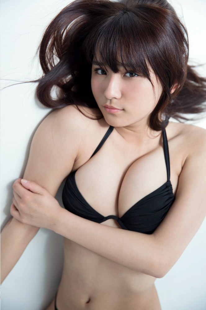 浅川梨奈 もっこりおっぱい水着グラビア画像！