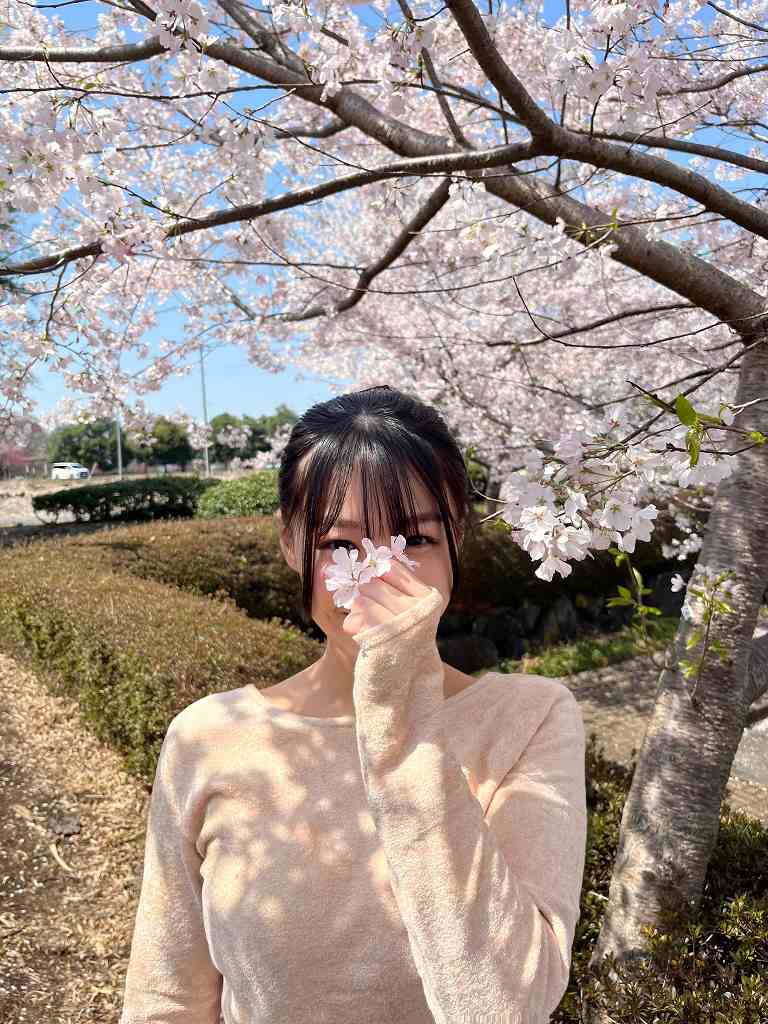 髙野真央 Gカップボインの水着グラビア画像！