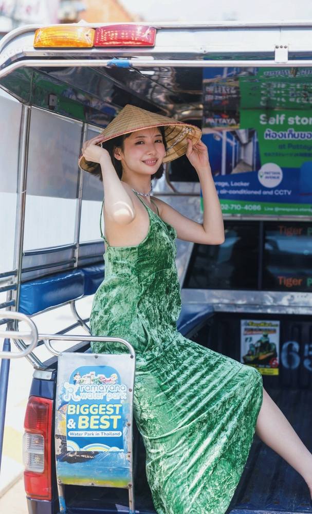 岡田紗佳 ぷるぷるGカップ水着グラビア画像！