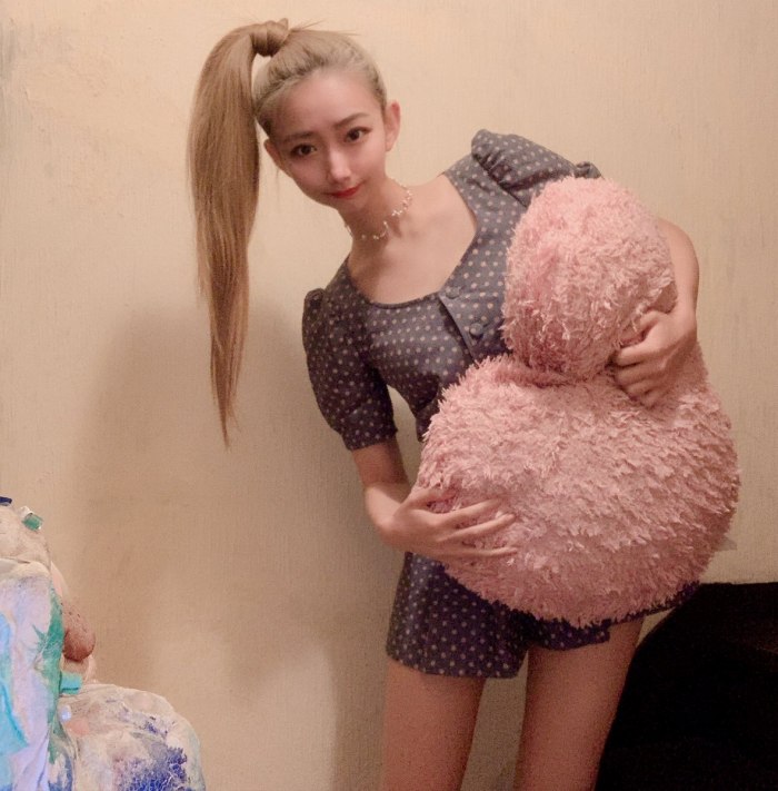 うらら 小顔美女の下着＆水着グラビア画像！