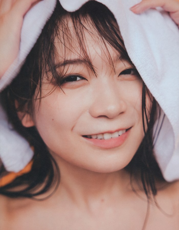 秋元真夏 激かわな水着・ランジェリー画像！