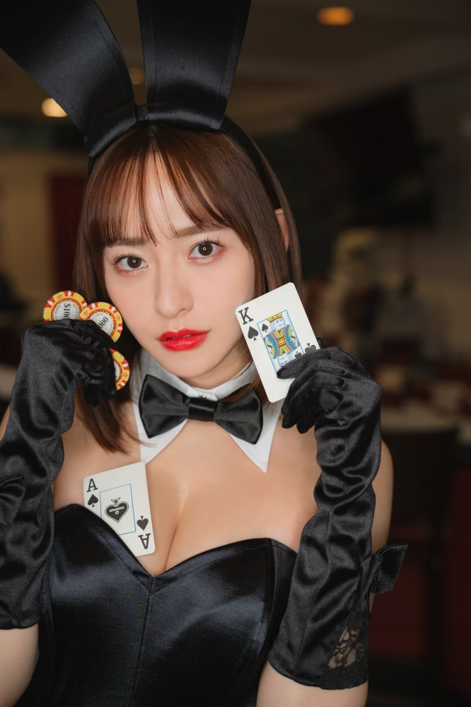 高崎かなみ 鬼かわな水着＆ランジェリー画像！