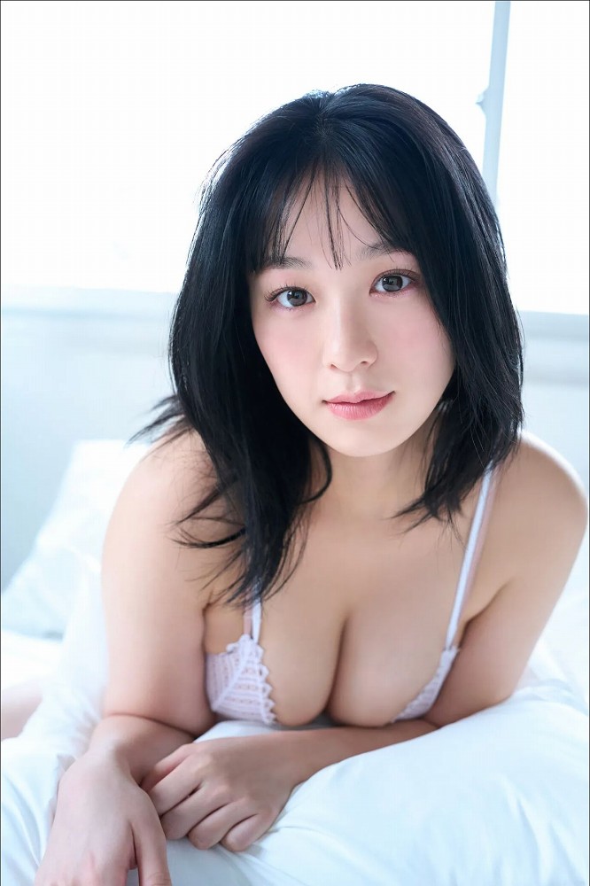 髙野真央 Gカップボインの水着グラビア画像！