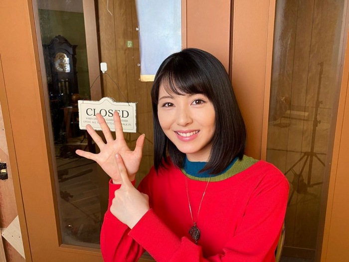 浜辺美波 鬼かわな水着＆浴衣グラビア画像！