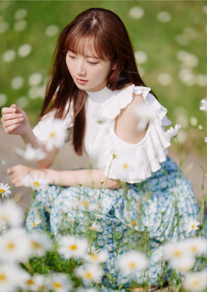 青山なぎさ 激かわな生脚＆タンクトップ画像！