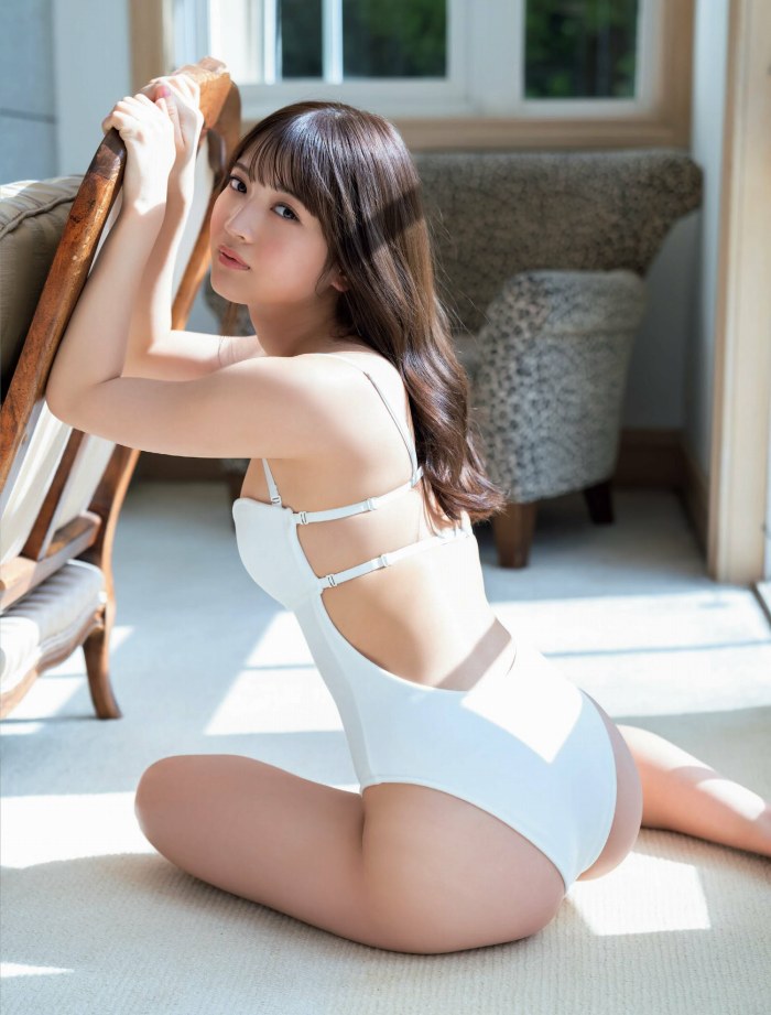 黒嵜菜々子 ふわふわボインの水着グラビア画像！