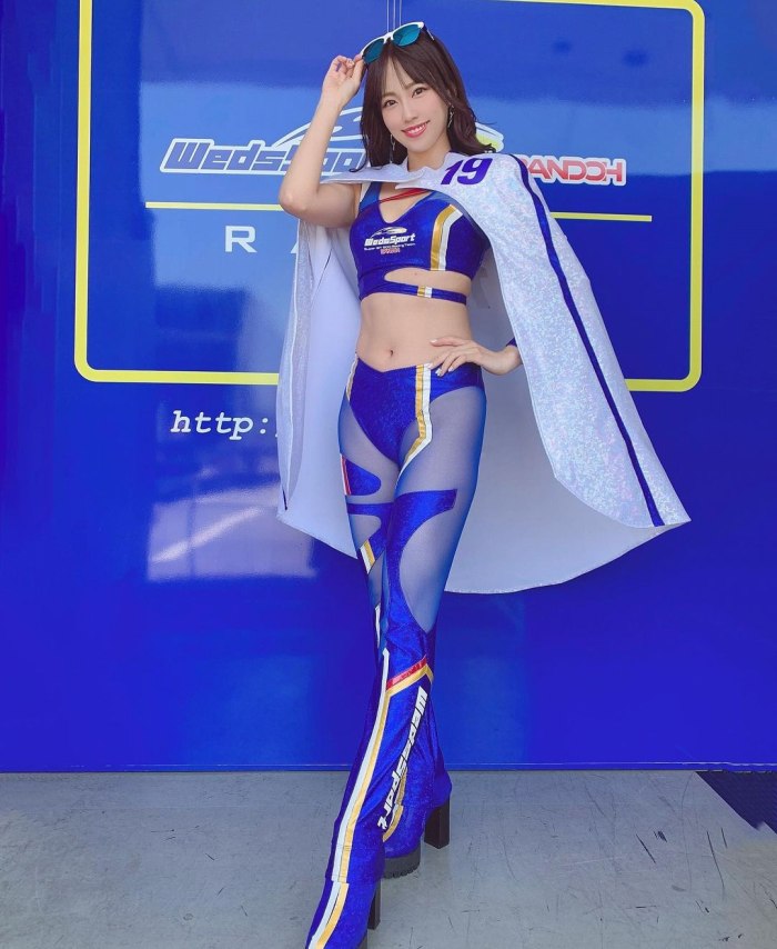 霧島聖子 Dカップお姉さんの水着グラビア画像！