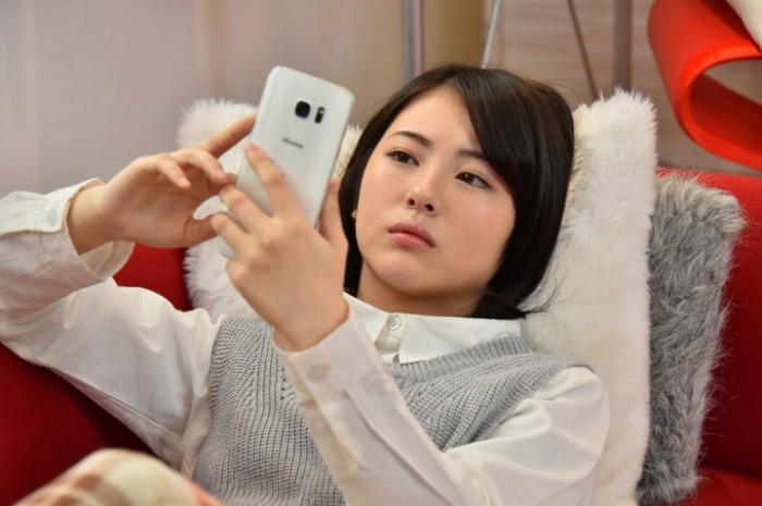 浜辺美波 鬼かわな水着＆浴衣グラビア画像！