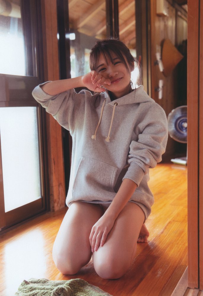 秋元真夏 激かわな水着・ランジェリー画像！