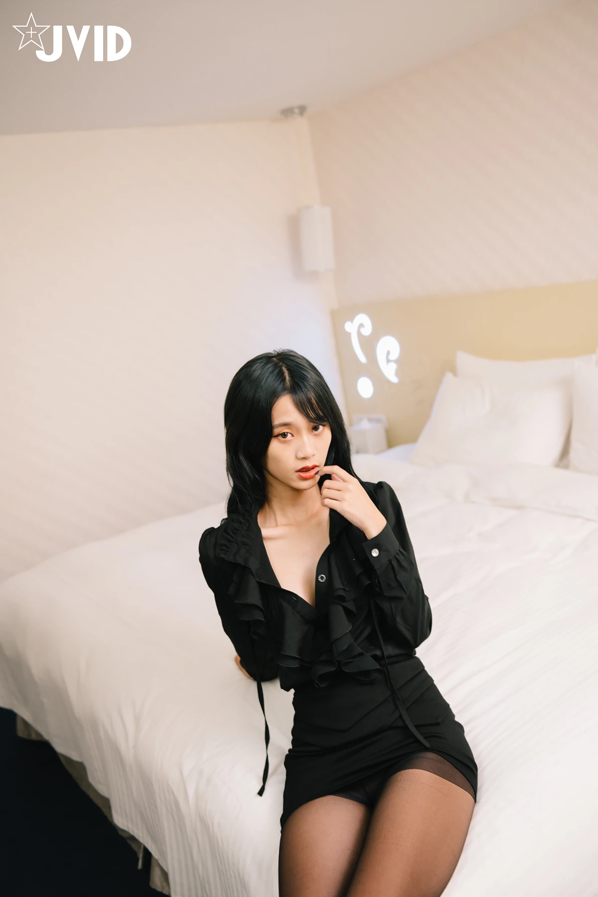 JVID 韓芳語 – DesireVol.極正大奶大學新鮮人芳語.下班後的情色指導