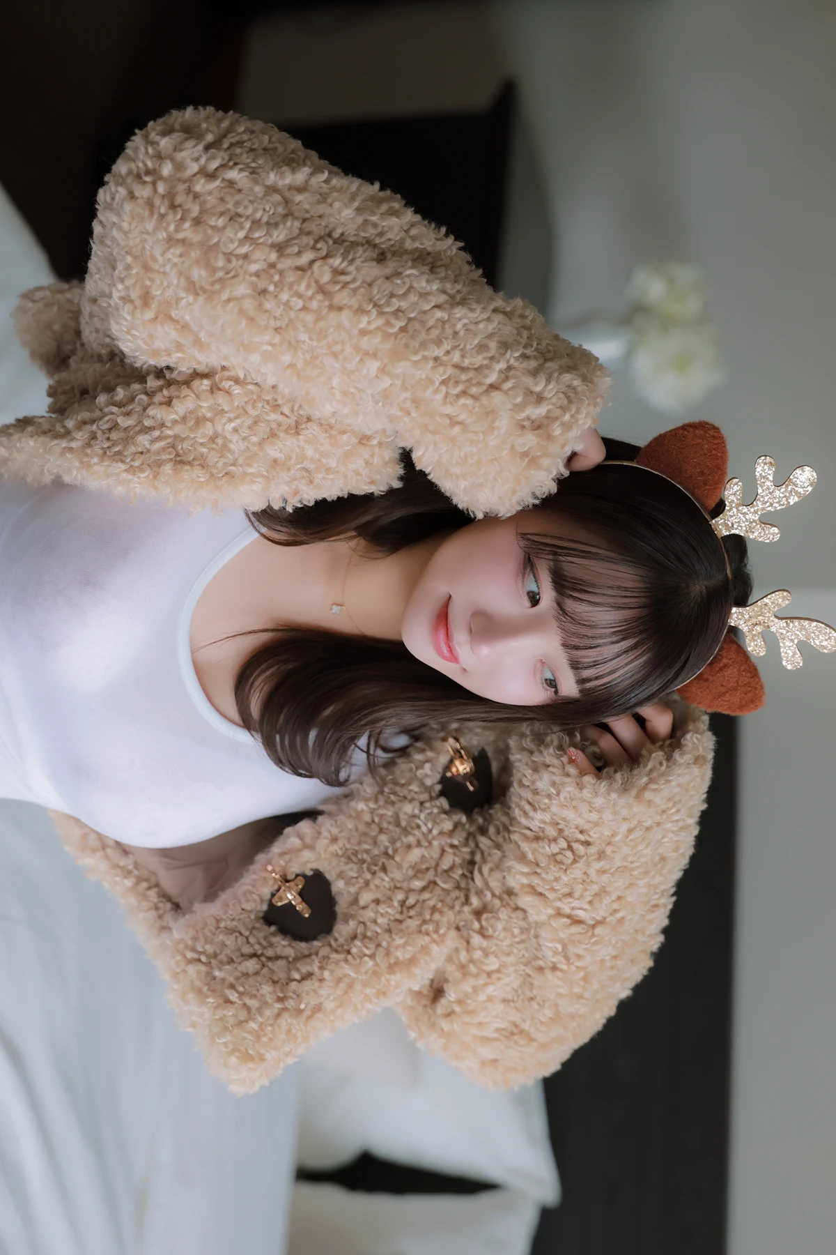 Son Yeeun 손예은, Photobook 「2025 X-Mas Offline」 Set.01