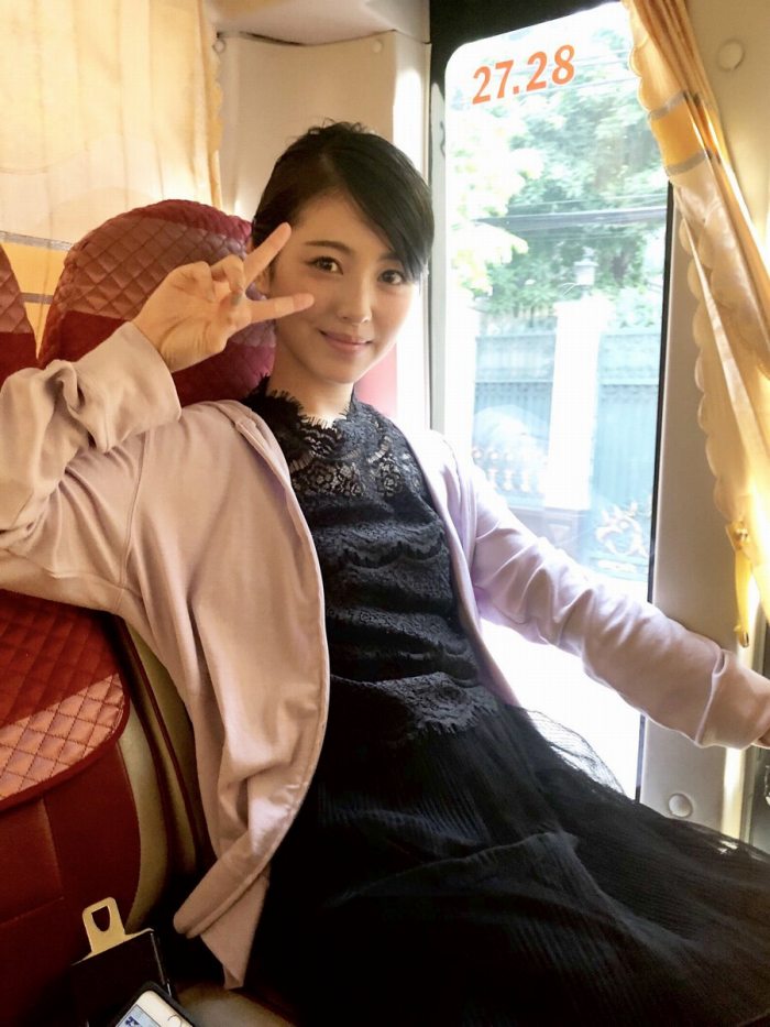 浜辺美波 鬼かわな水着＆浴衣グラビア画像！