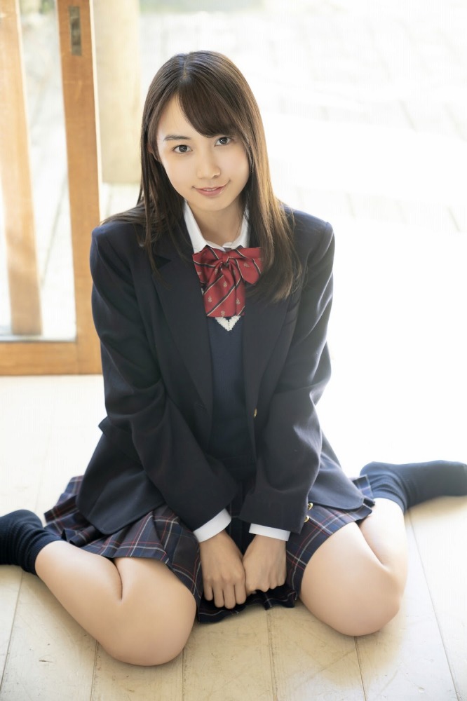 黒木ひかり むっちりバストの水着グラビア画像！