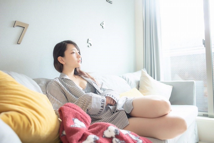 あまつまりな 脱ぎすぎ水着＆下着グラビア画像！