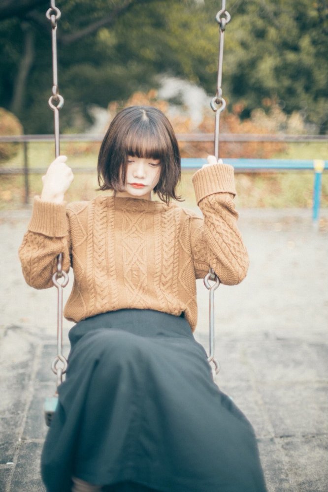 青戸しの Fカップボインな水着グラビア画像！