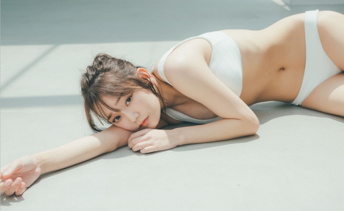 青戸しの Fカップボインな水着グラビア画像！