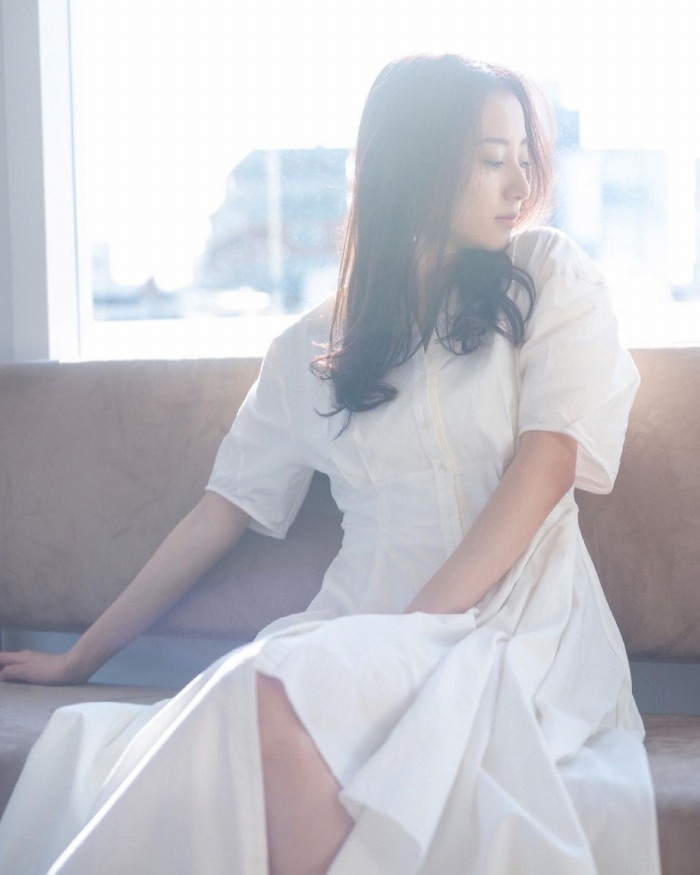 高田里穂 スタイル抜群な水着グラビア画像！