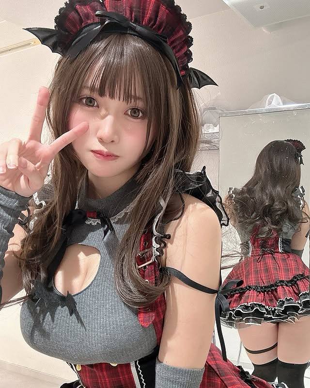 小倉あずさ 巨乳レイヤーの水着グラビア画像！