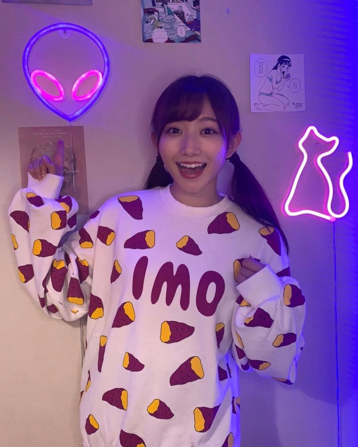 青山なぎさ 激かわな生脚＆タンクトップ画像！