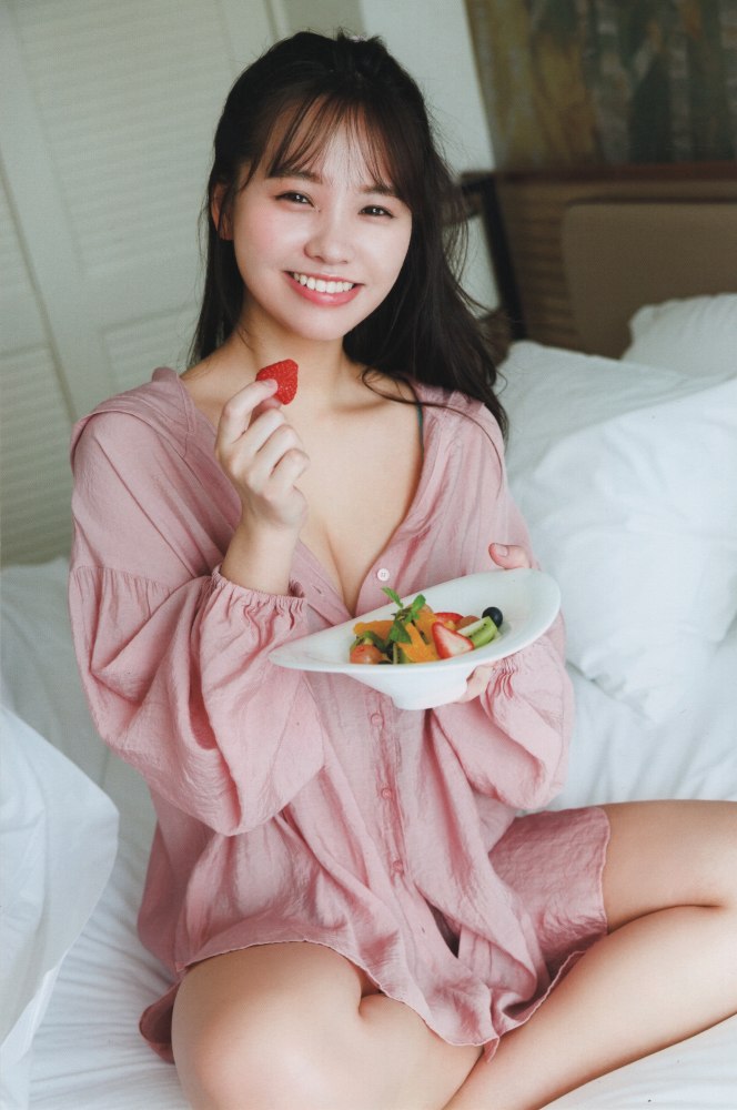 本郷柚巴 まぶしいボインの水着グラビア画像！