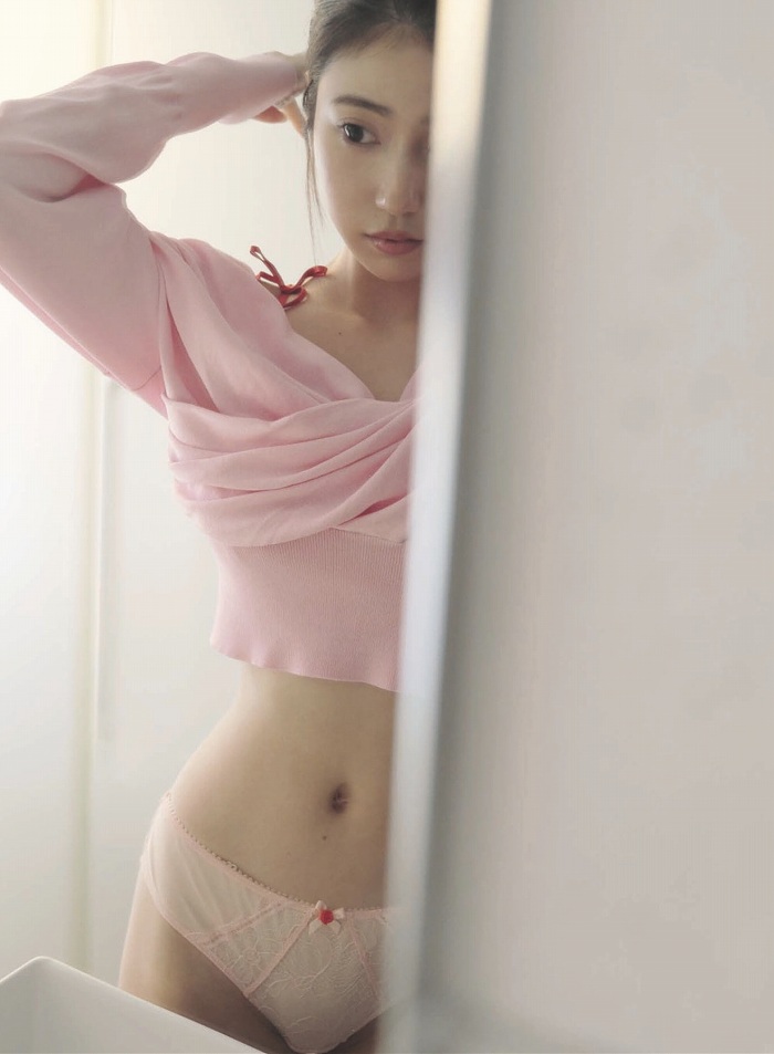 阿部なつき ボンキュッボンの水着グラビア画像！