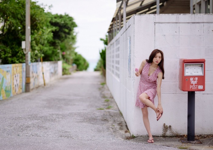 高田里穂 スタイル抜群な水着グラビア画像！