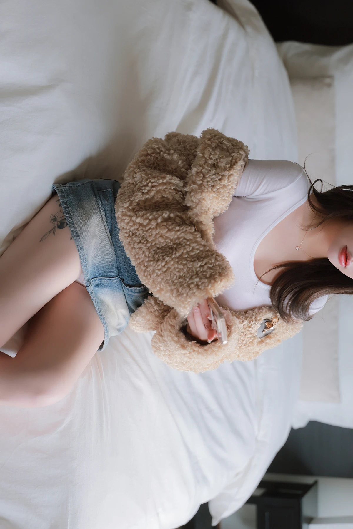 Son Yeeun 손예은, Photobook 「2025 X-Mas Offline」 Set.01