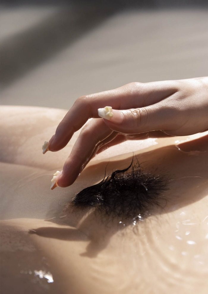 河北彩伽 絵になるEカップ美乳のヌード画像！