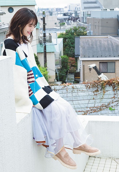 浜辺美波 鬼かわな水着＆浴衣グラビア画像！