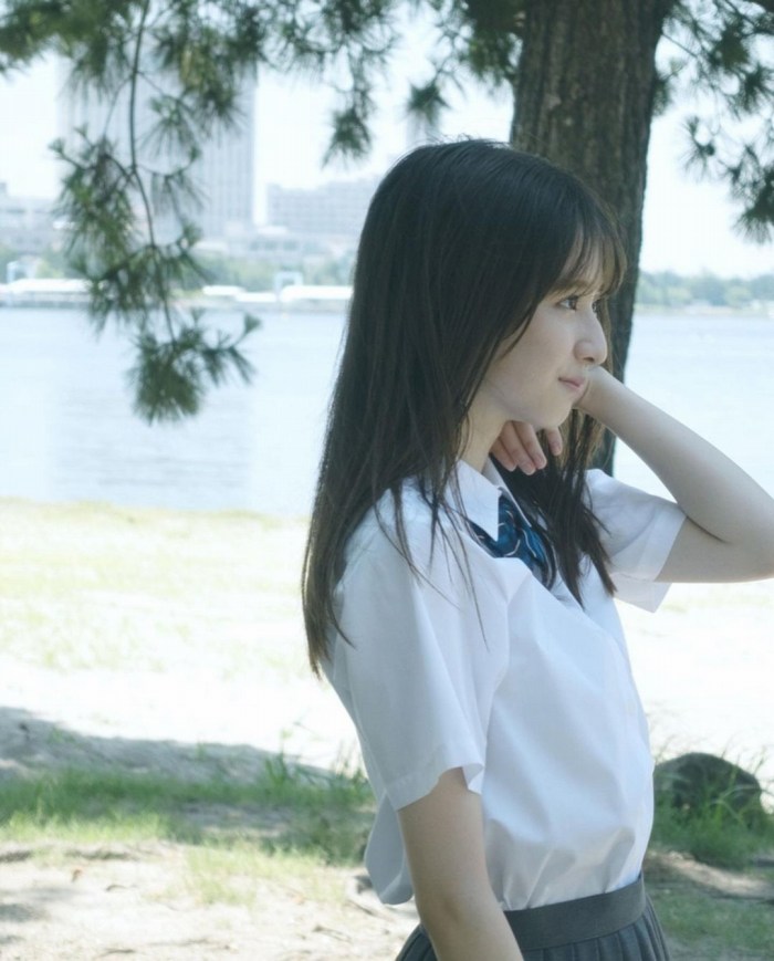 菅原咲月 すべすべ美脚の激かわグラビア画像！