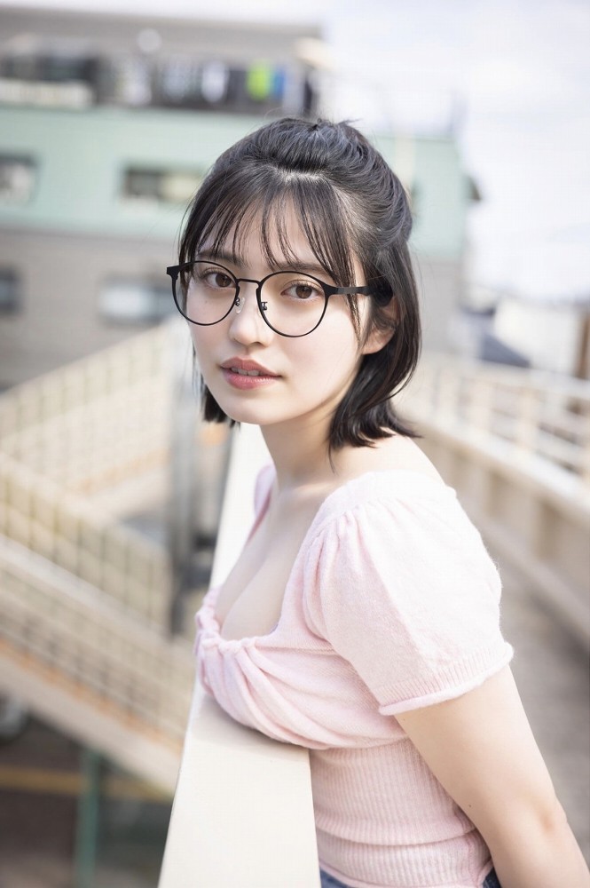 石浜芽衣 キュートな水着グラビアほか画像！