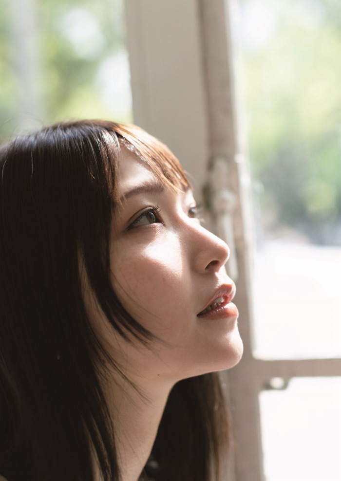 あまつまりな 脱ぎすぎ水着＆下着グラビア画像！