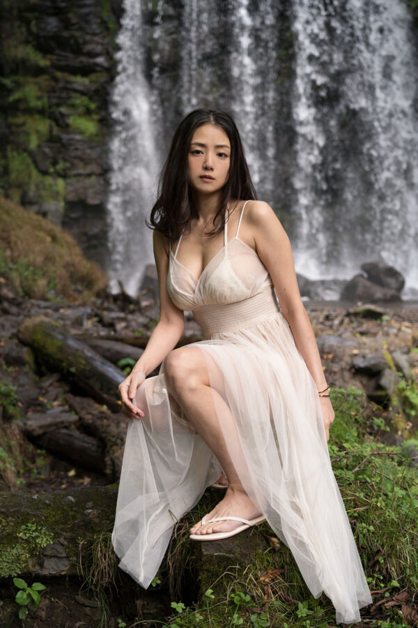 片山萌美 濡れ場ヌード＆水着グラビア画像！