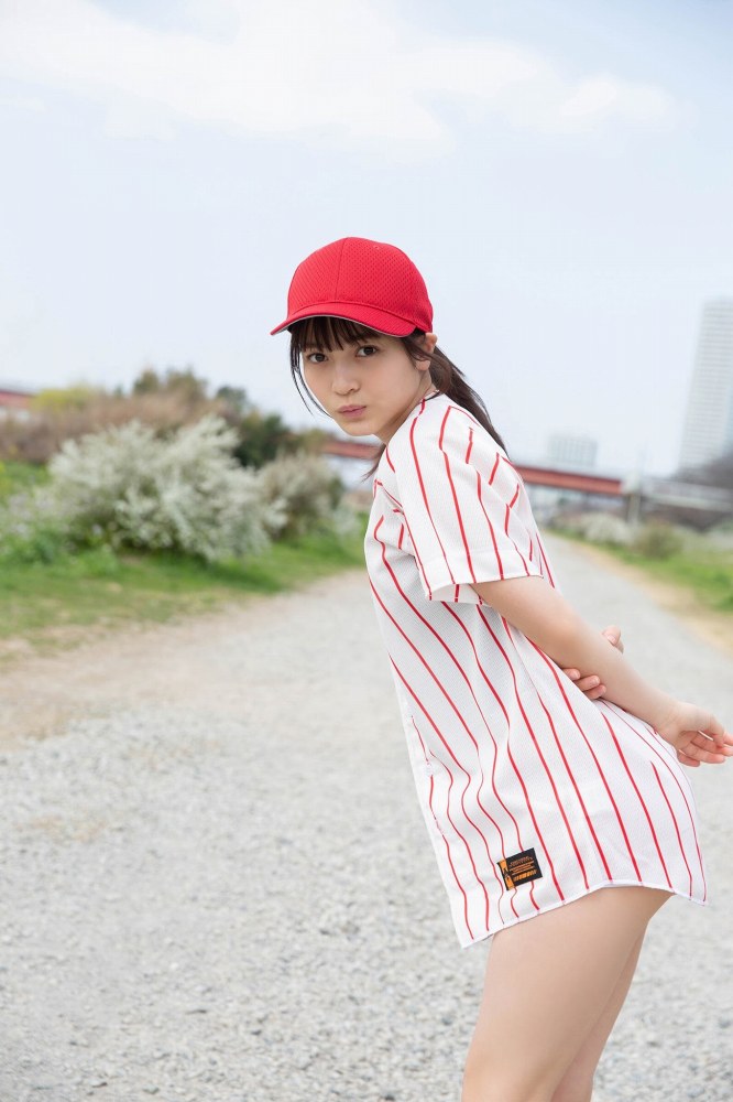 黒嵜菜々子 ふわふわボインの水着グラビア画像！