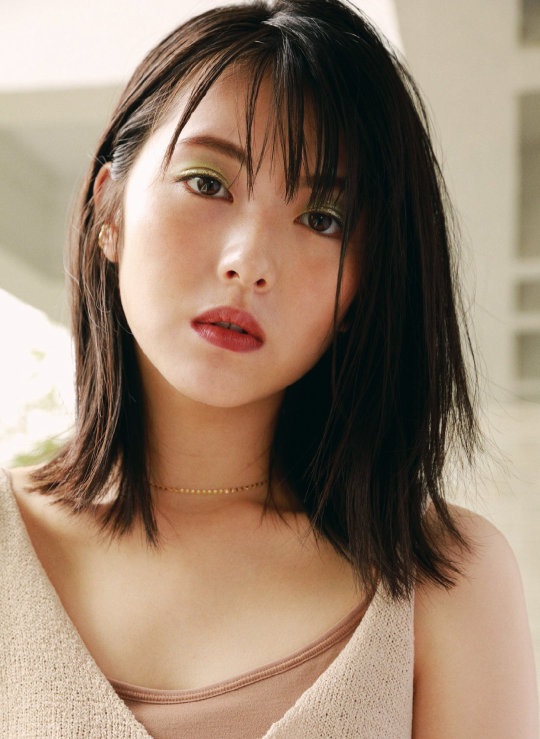 浜辺美波 鬼かわな水着＆浴衣グラビア画像！